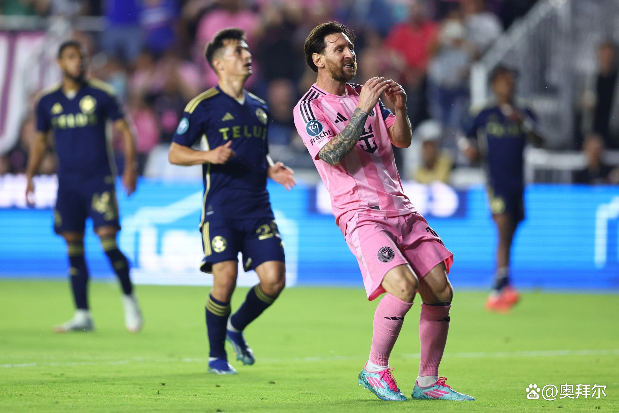 包含梅西回归赛场，连败首场状态亮眼，日本队观众沸腾！的词条