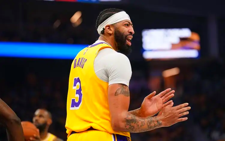 浓眉哥迎来十五赛季高光表现,加拿大队球迷沸腾! 浓眉哥迎来十五赛季高光表现,加拿大队球迷沸腾!